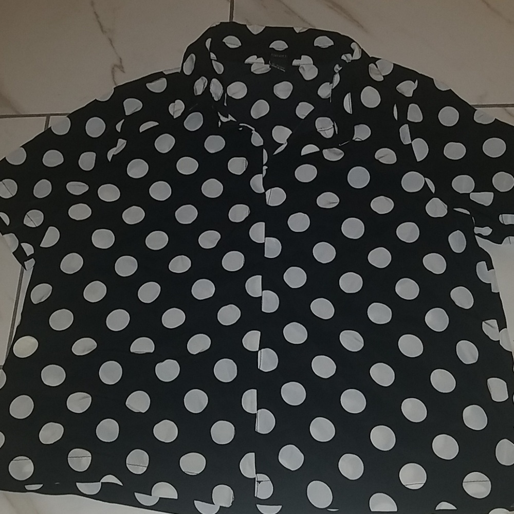 BLACK BUTTON UP SHIRT